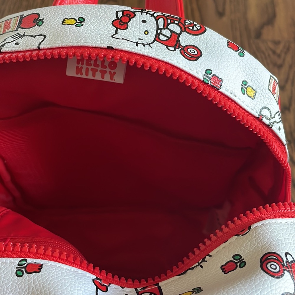 Hello kitty backpack - Picture 5 of 6